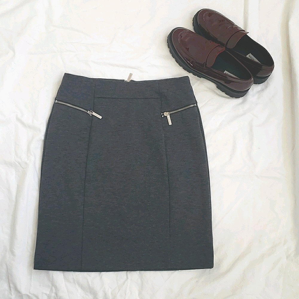 Michael Kors Sharp looking, form fitting skirt